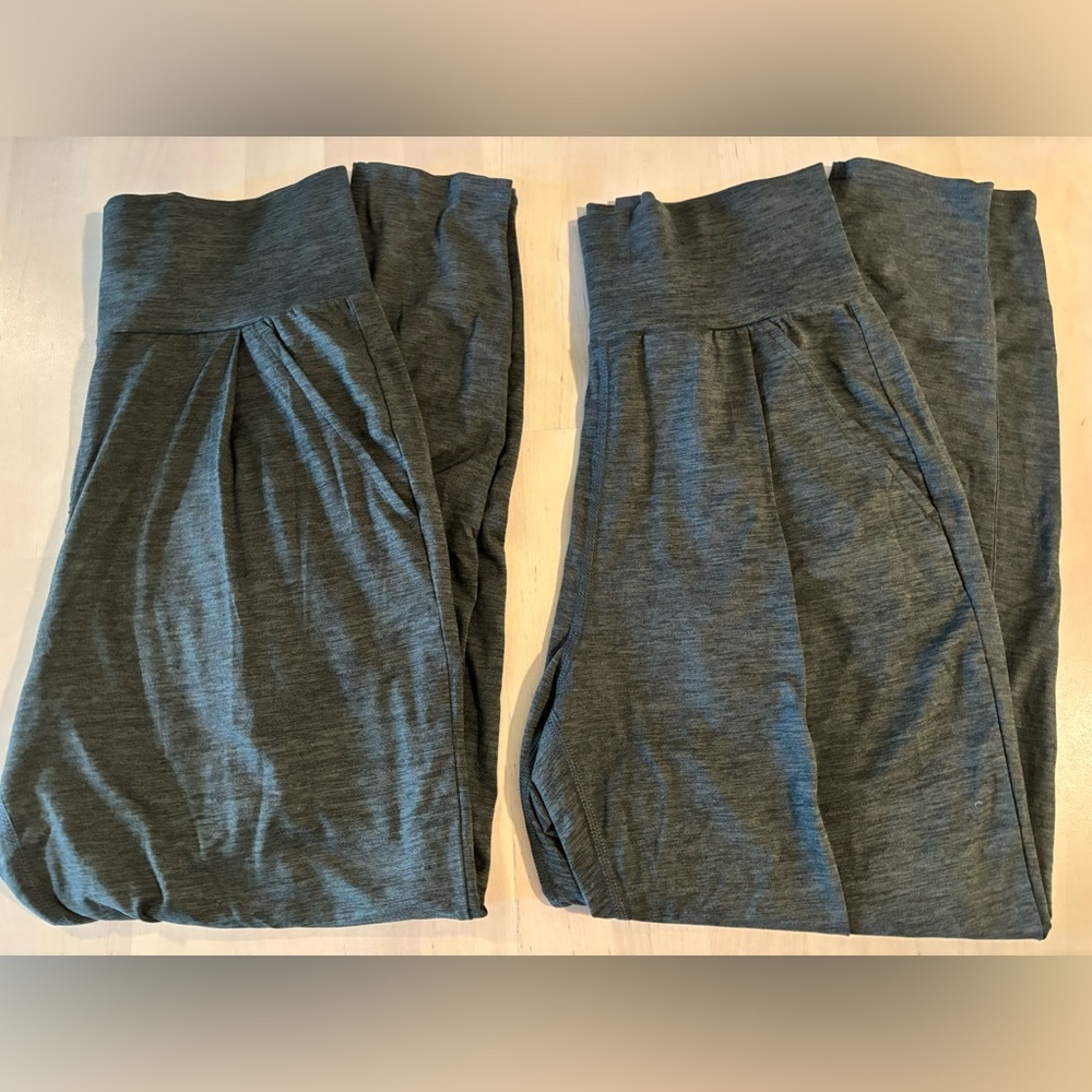 2 pairs Vuori joggers - Like new